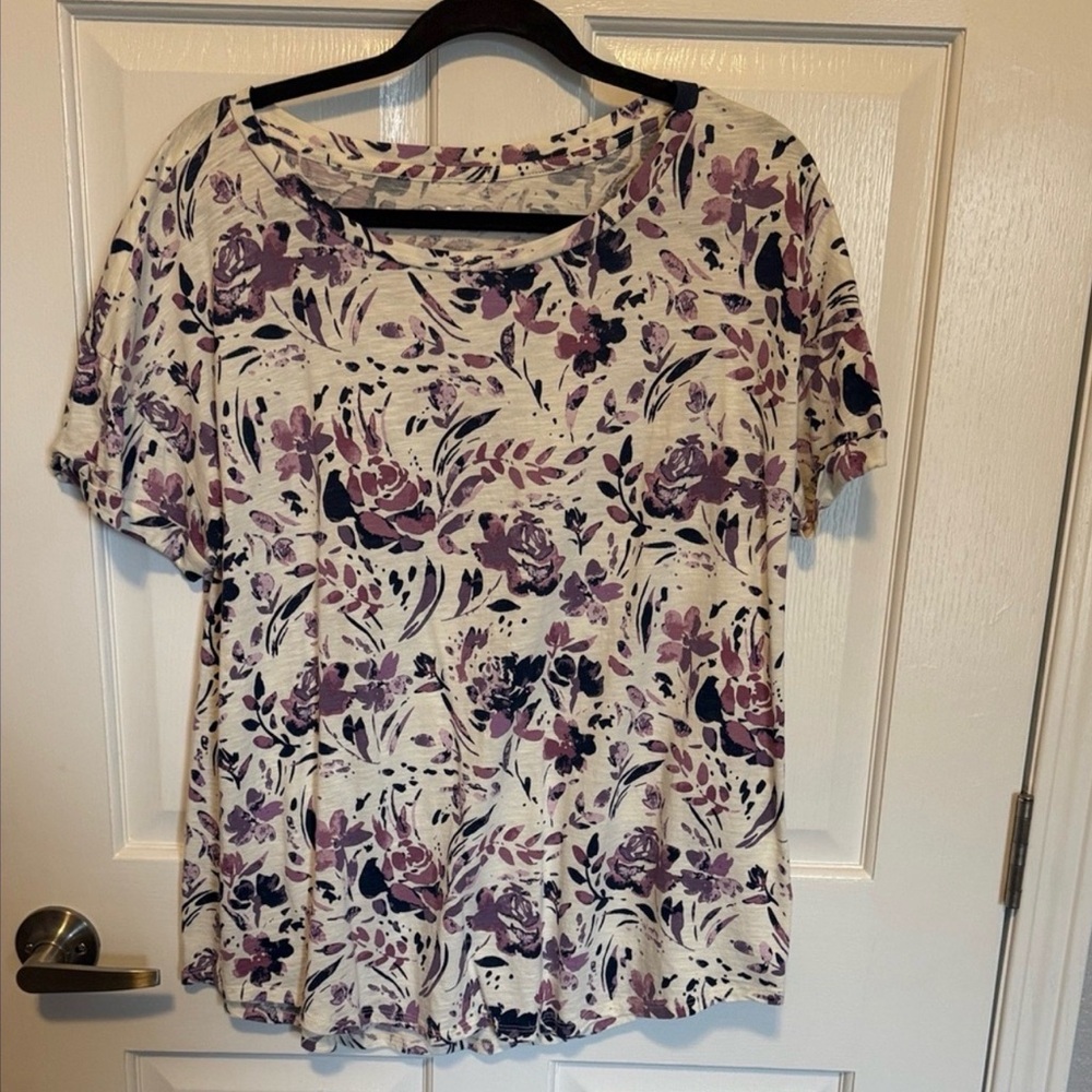 Maurices Cream Short Sleeve Tee with Purple and Black Floral Print xl